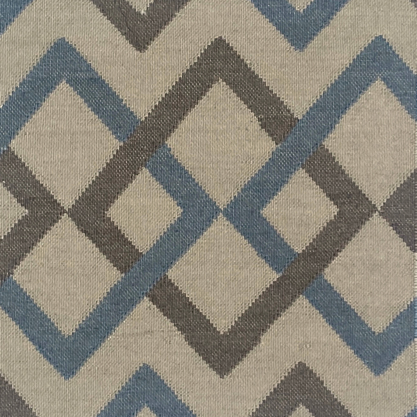 Handknotted rug with geometric pattern with diamond shapes in blue and gray