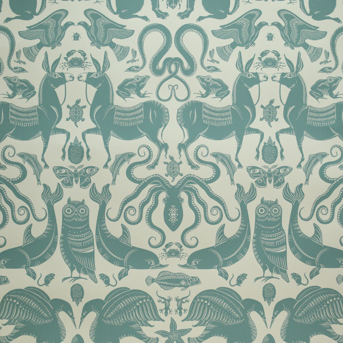 Wallpaper with animals and sea creatures in light blue on a white background