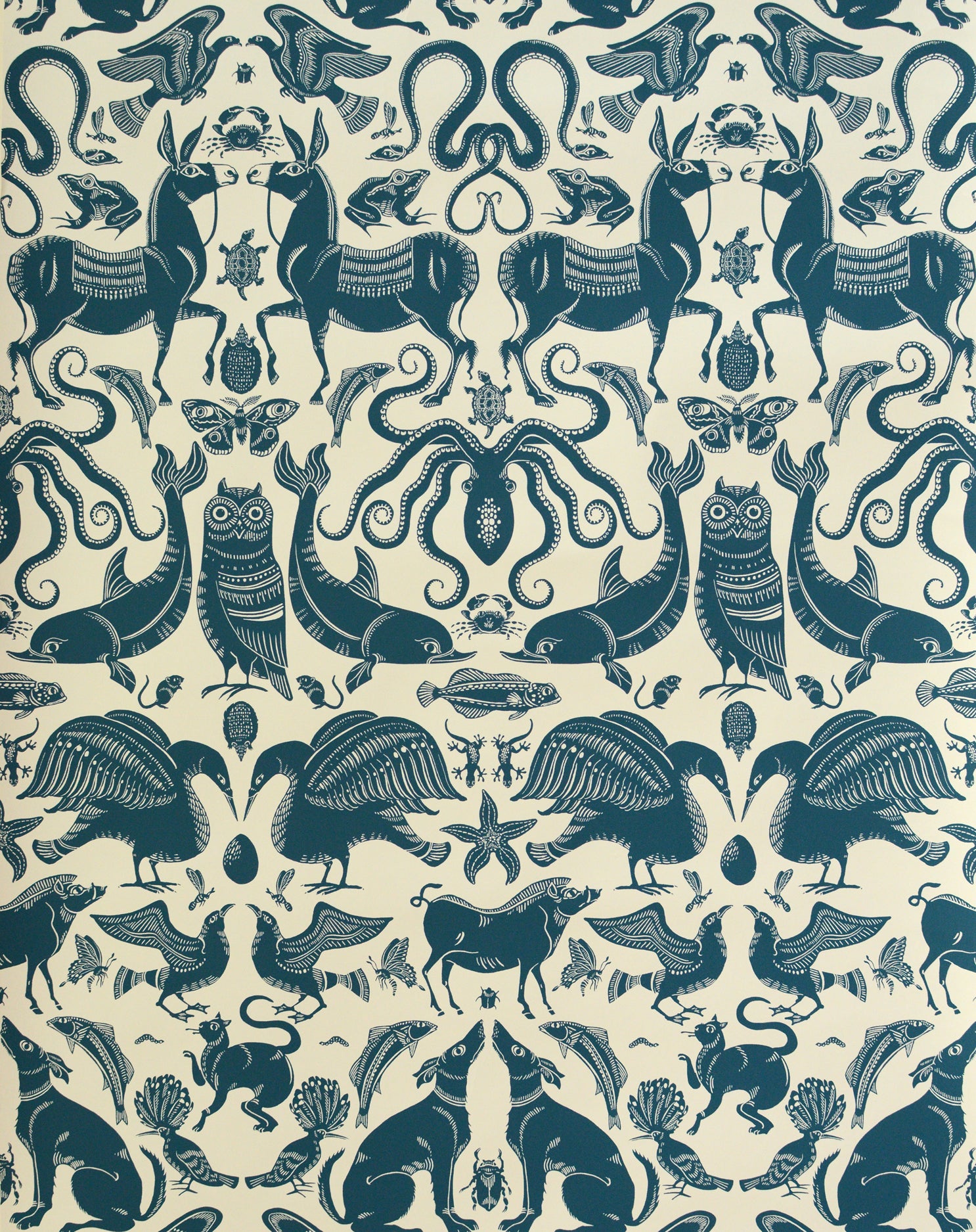 Wallpaper with animals and sea creatures in dark blue on a white background