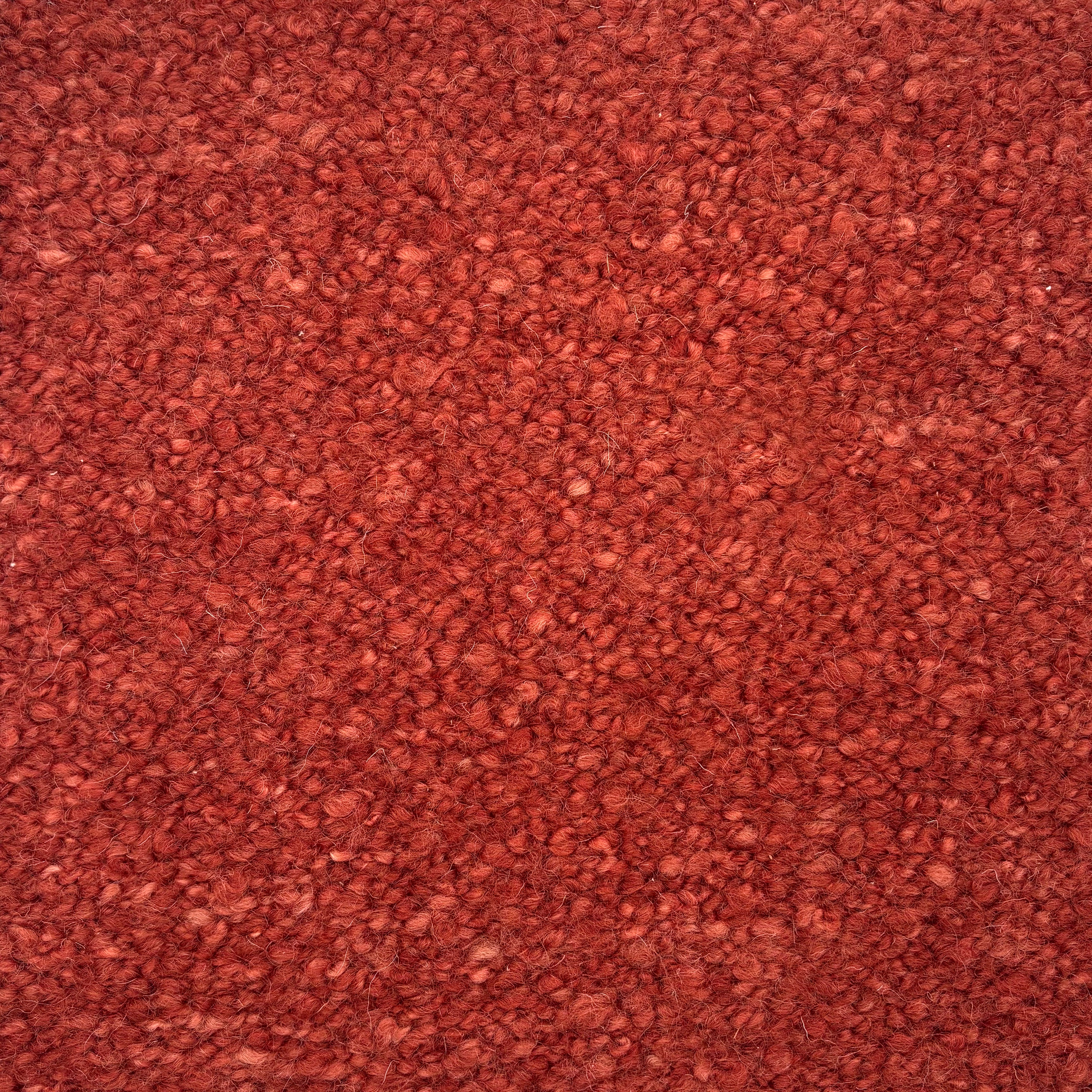 Flatweave rug in a dense bouclé in rust red. 