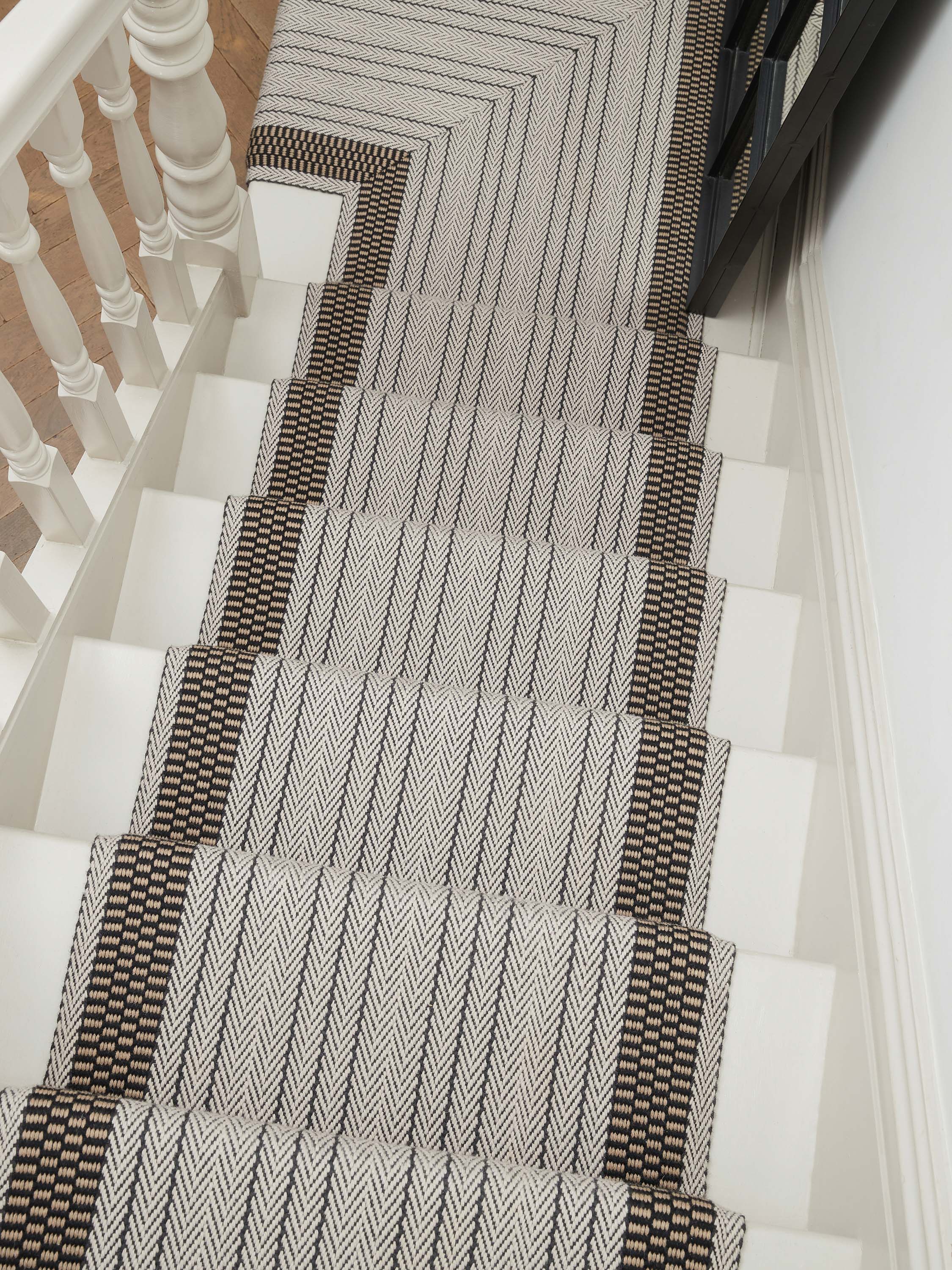 Striped flatweave runner in light grey and black