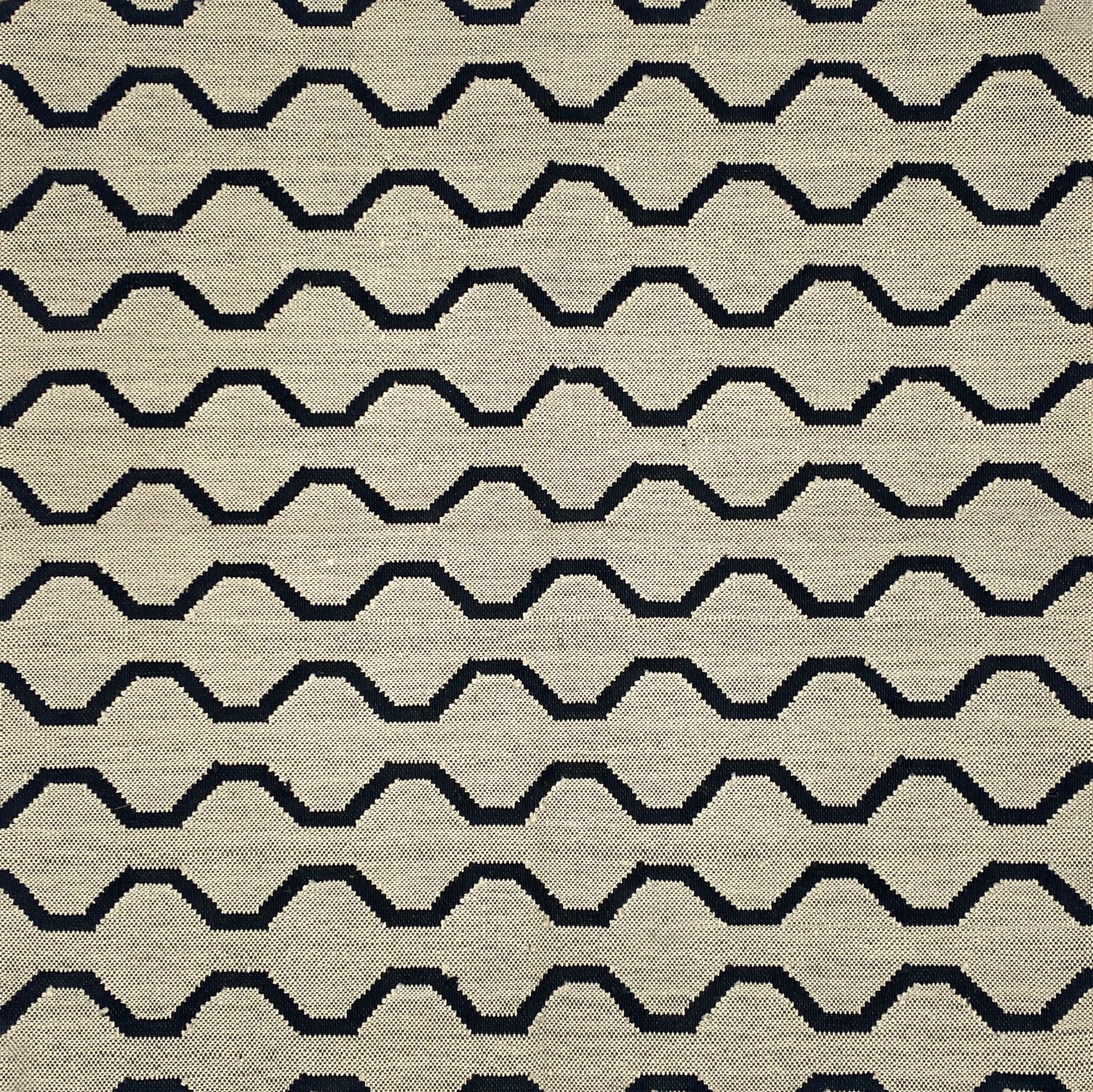 Pattern of black zigzag lines on a beige background