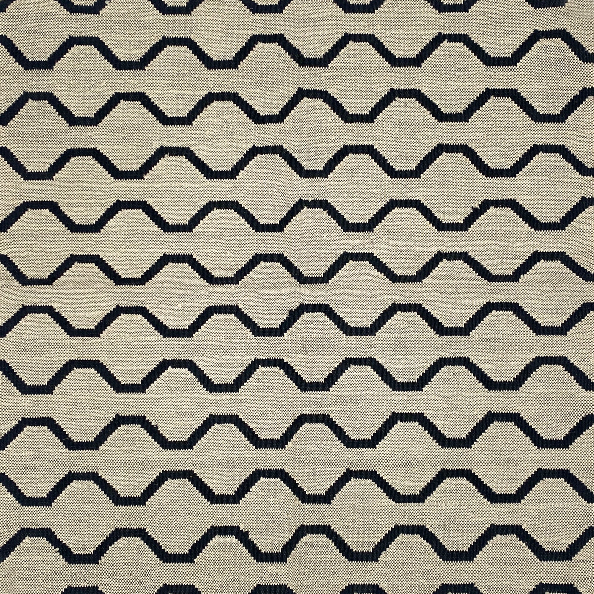 Pattern of black zigzag lines on a beige background