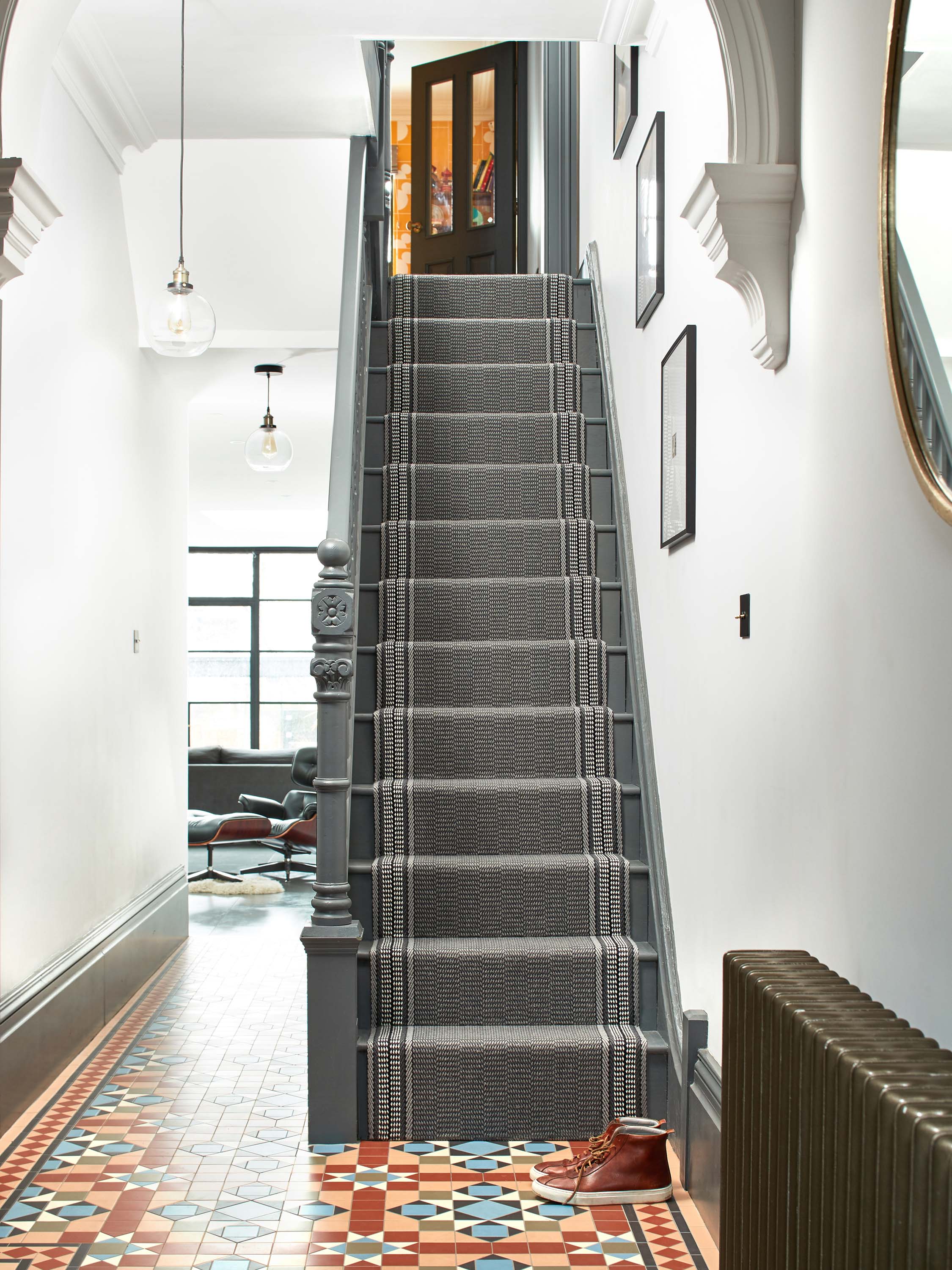 Striped flatweave runner in grey and black