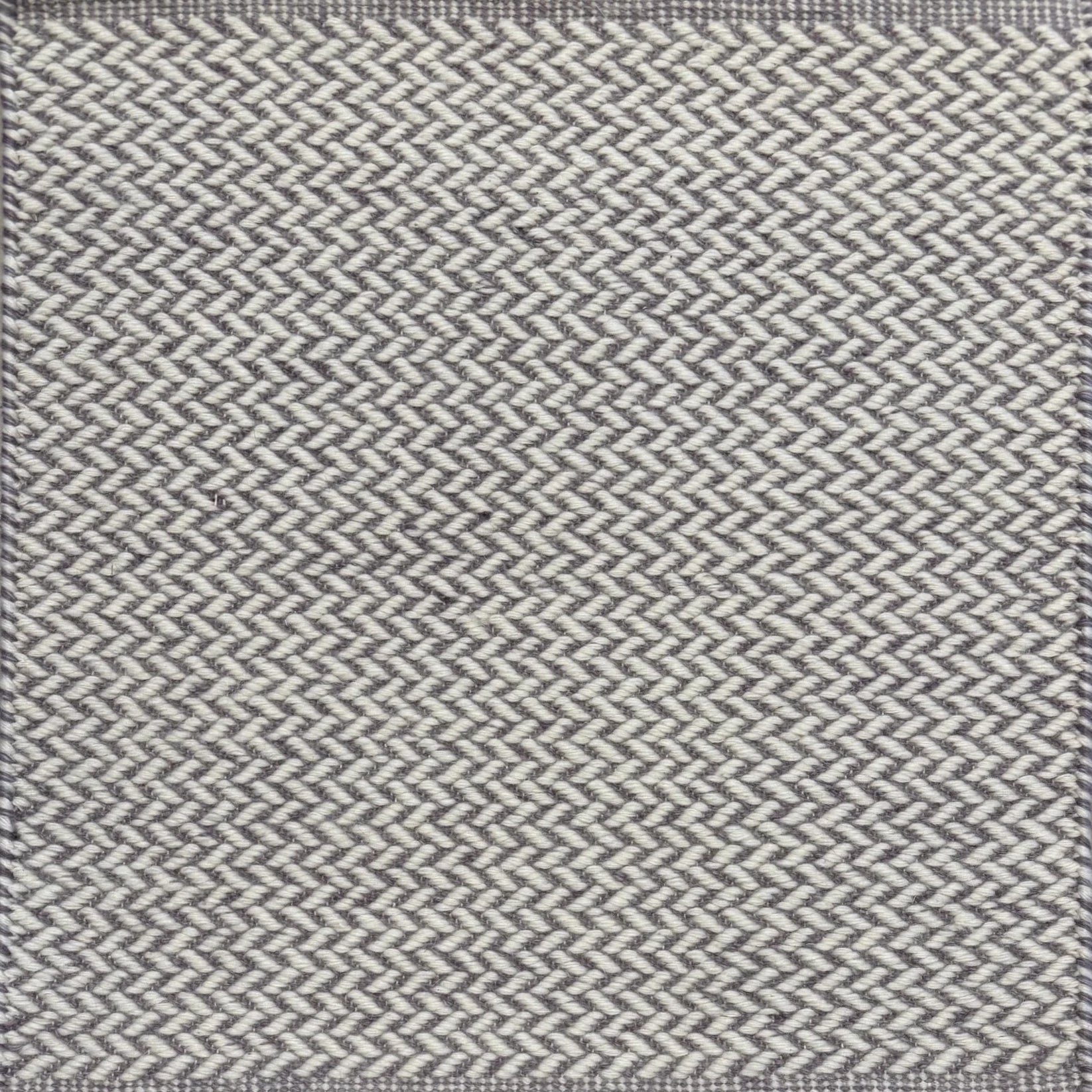 Textured rug with a herringbone pattern in white and light purple