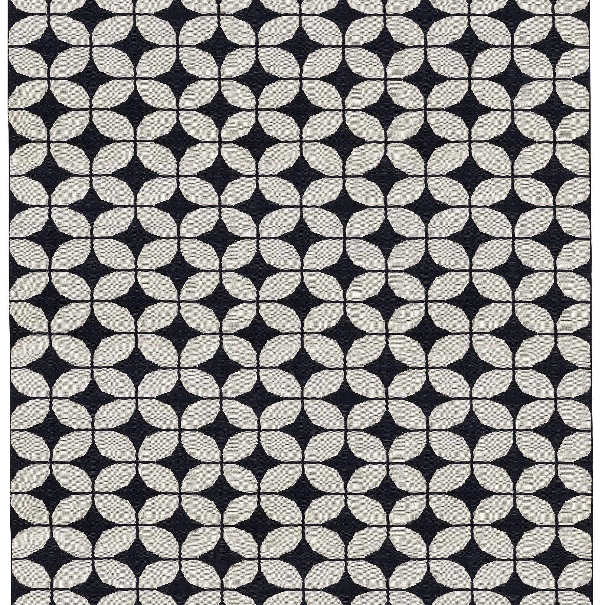 Full size Alhambra Rug in black and white a featuring a pattern of linked circles that create a star like lattice.